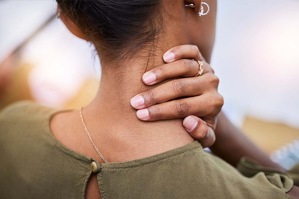 Known-Group Validity and Sensitivity to Change in the Sensory-Motor Dysfunction Questionnaire in Individuals with Neck Pain: A Pilot Study